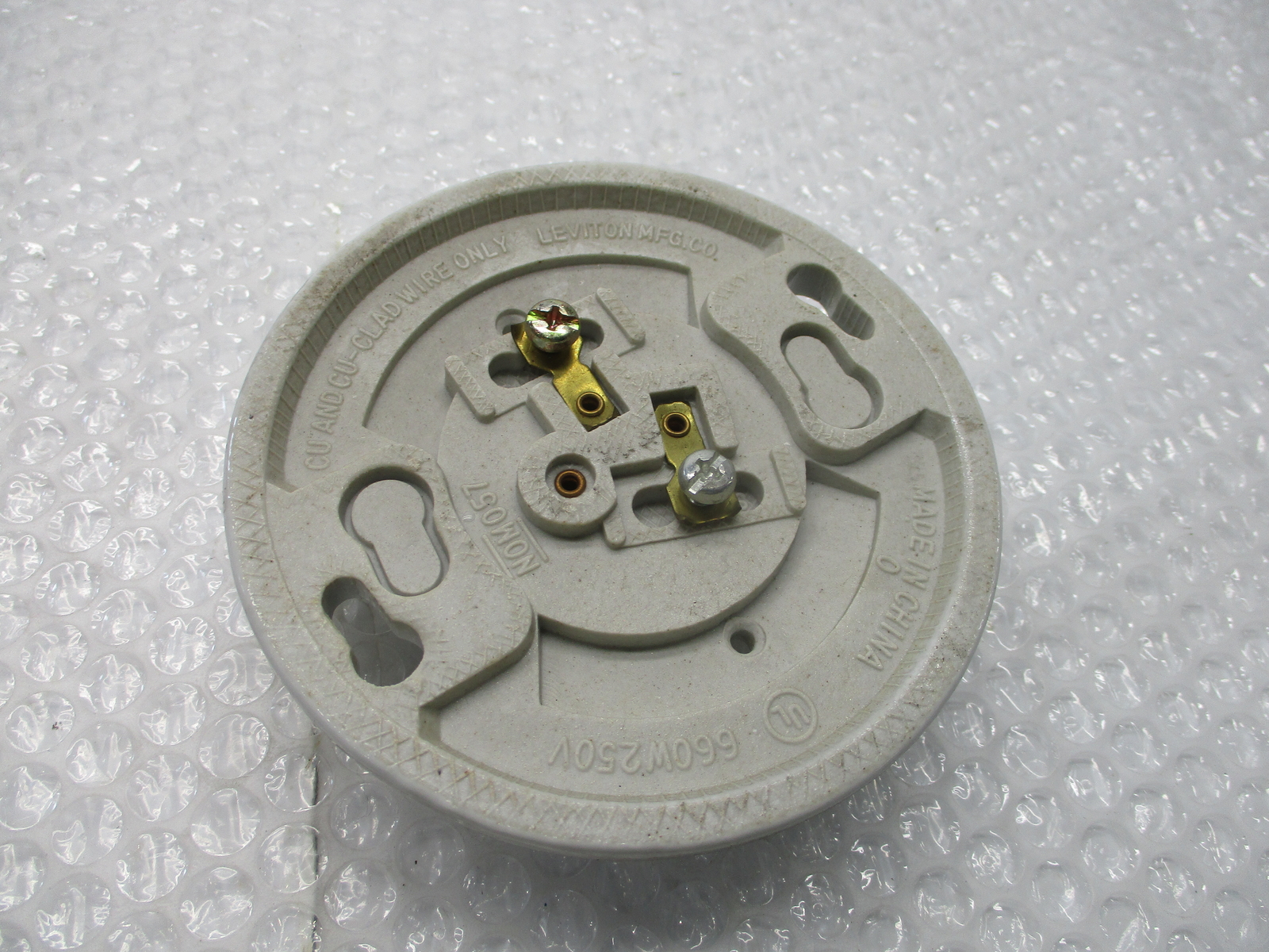 LEVITON 5C406 LAMP HOLDER NSNP