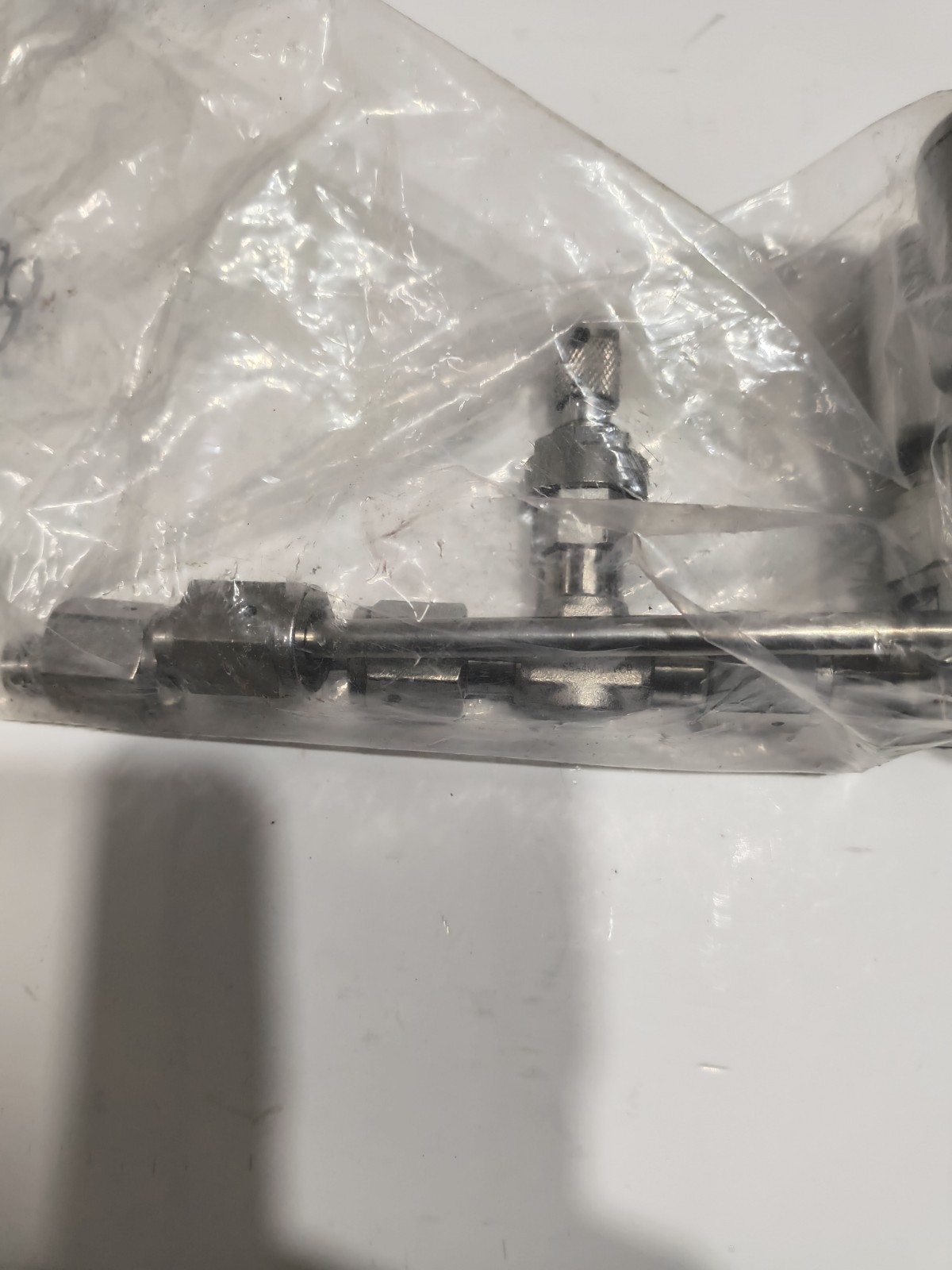 Swagelok 6LV-BNBW4-C High-Purity Bellows Valve Assembly – 1/4″ Tube Butt Weld