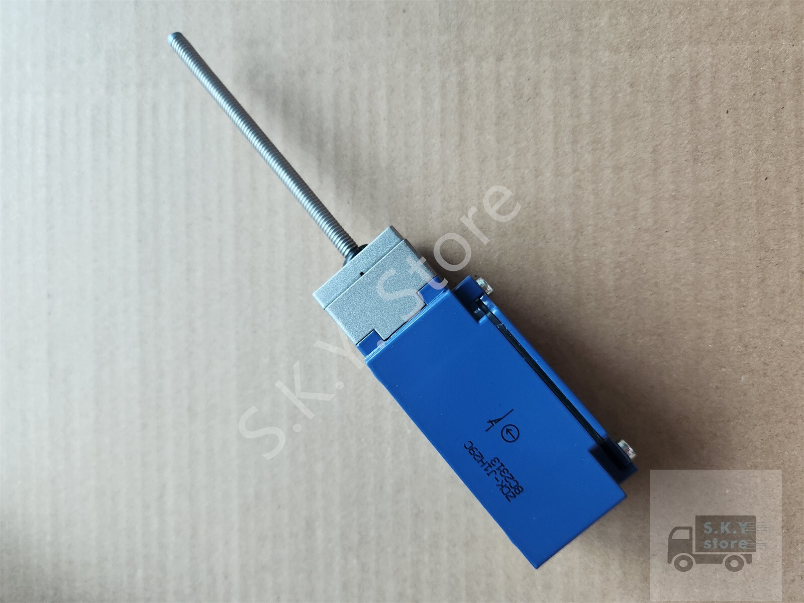 1 x New in Box XCK-J108 H29C/ XCK-J108H29C Telemecanique LIMIT SWITCH, Free Ship