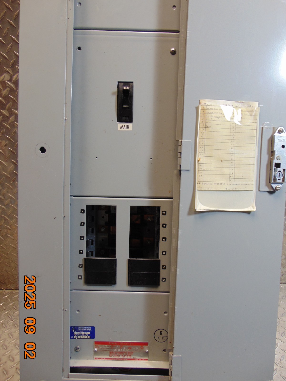 GE TYPE NLAB STYLE 5 125A 120/240V 1PH 3W PANELBOARD w ENCLOSURE see description