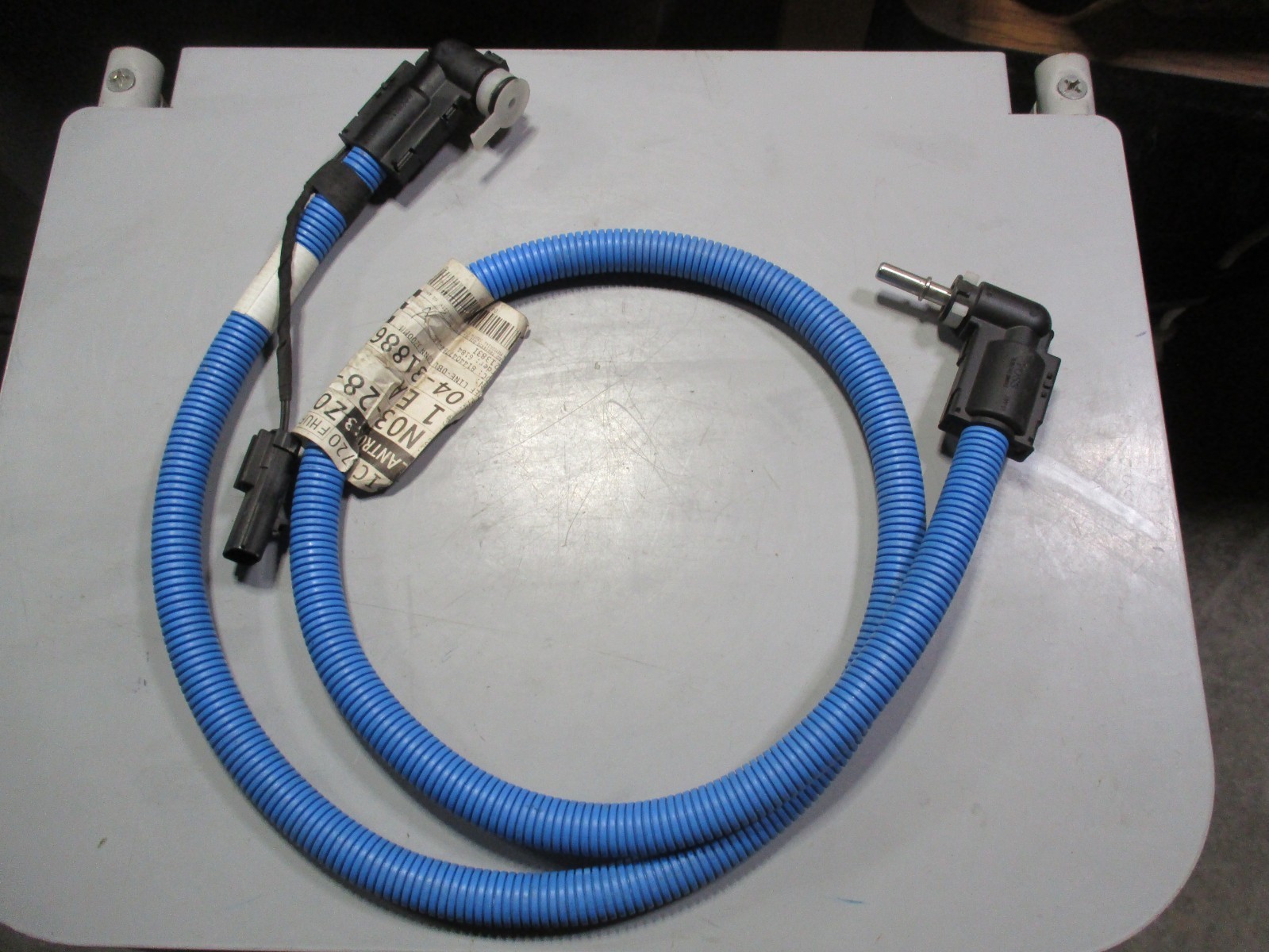 OEM FREIGHTLINER DIESEL EXHAUST FLUID LINE-DOUBLE CONNECTION EXTENSION LINE 1