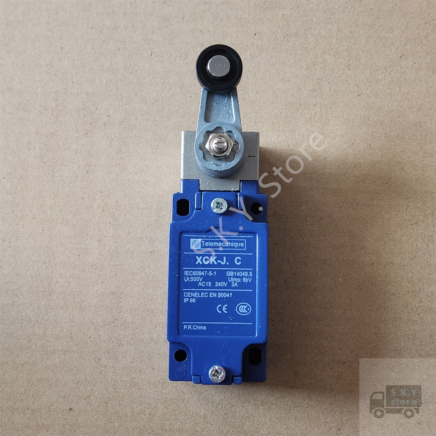 1 x New in Box XCK-J10511 / XCKJ10511 Telemecanique LIMIT SWITCH, Free shipping