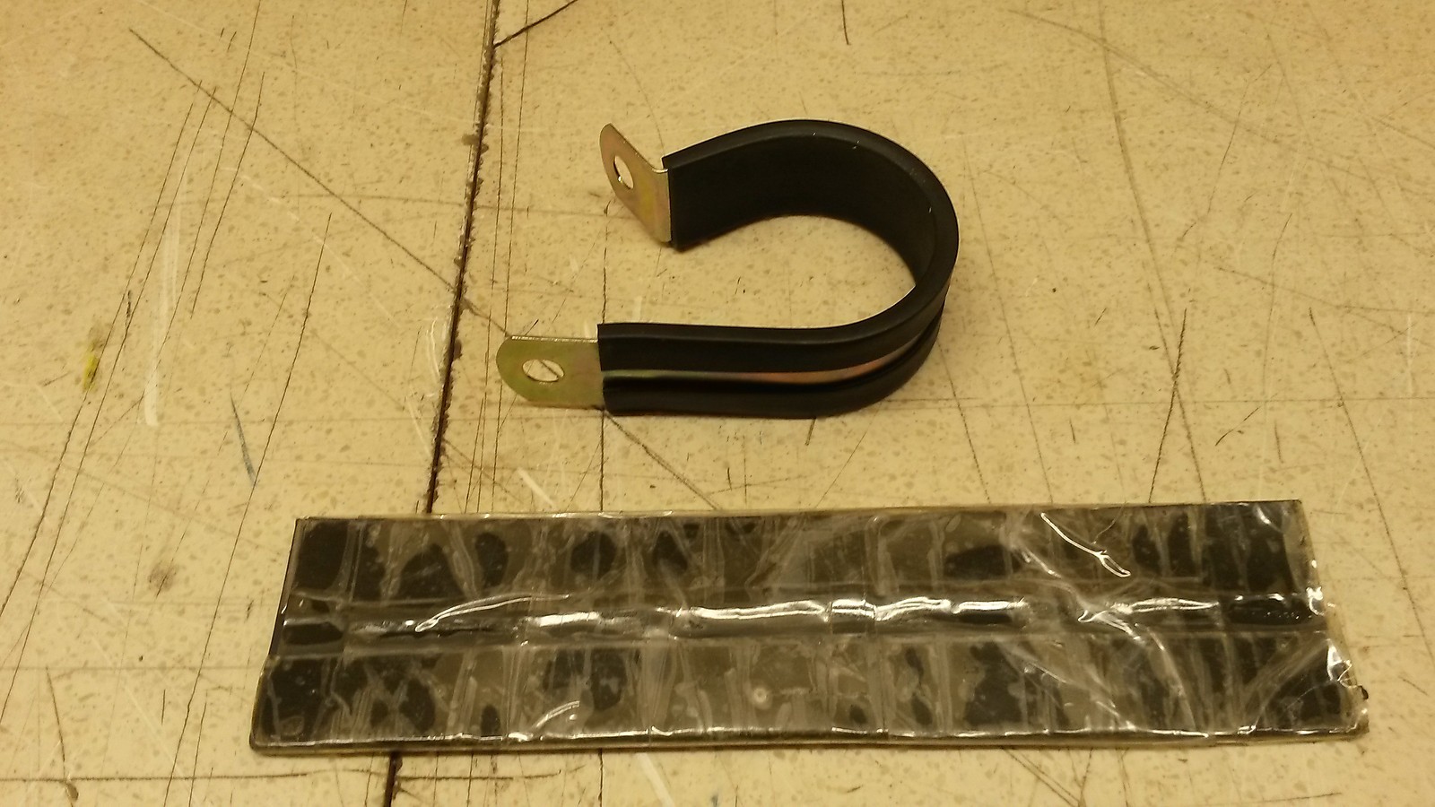 Qty-5 NOS 1.5″ Cushioned Adel Loop Clamp 7358104 7057332 5340007358104