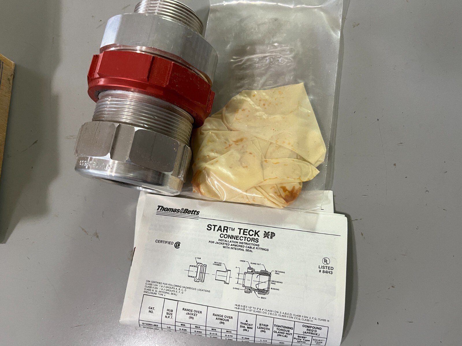 T&B Fittings, 1 1/2″ Jacketed Armoured Cable Fitting w/Integral Seal, STX150-550