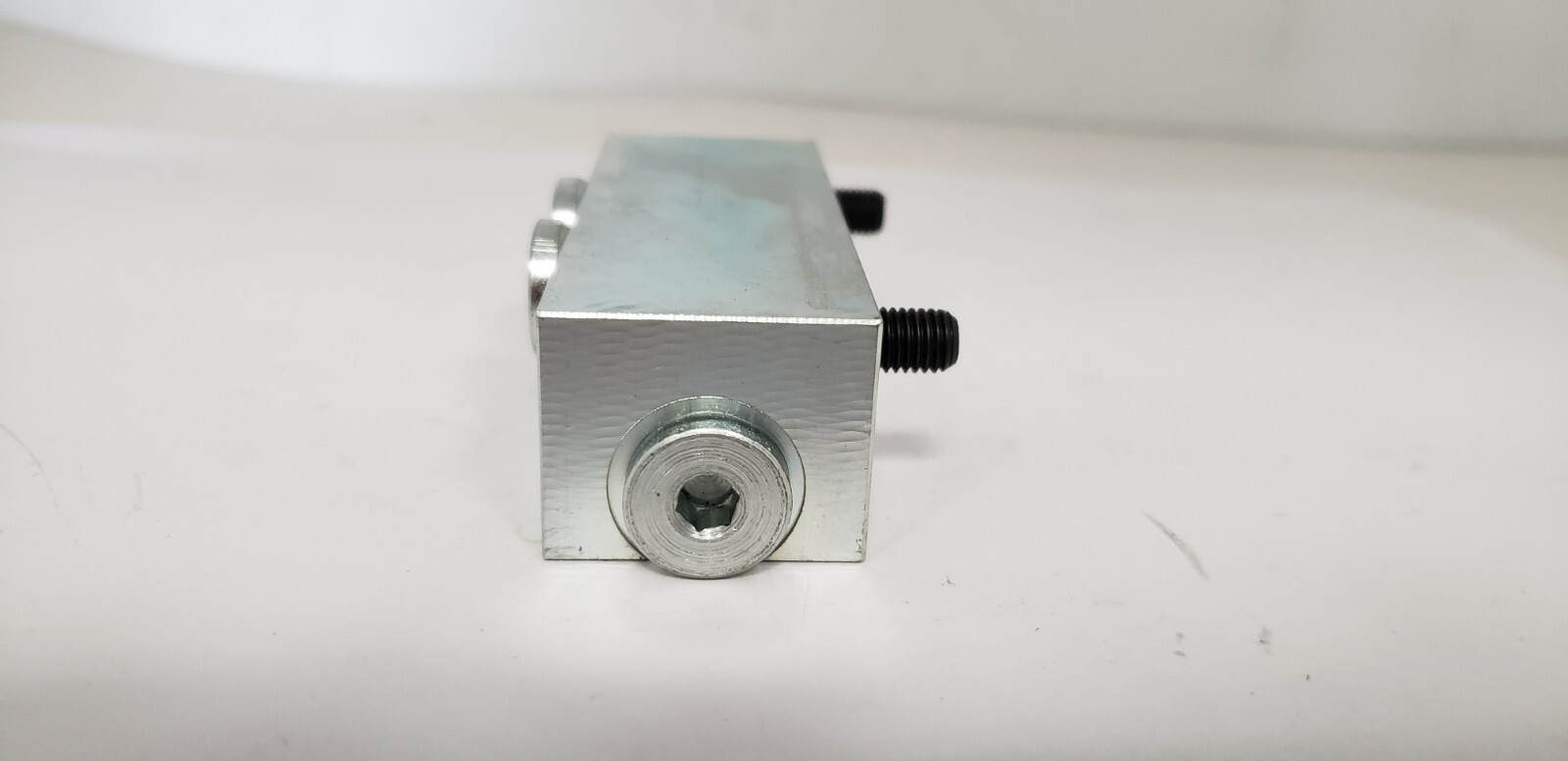 GRACO TRABON 562714 LUBRICATION BLOCK, 20S, NIB