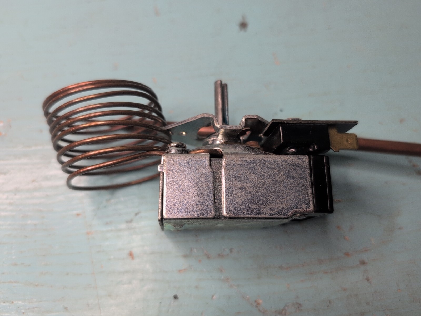 KA-604-48 Thermostat 5300-026 25A 250VAC MT 500F – Mexico – NOS – No Package
