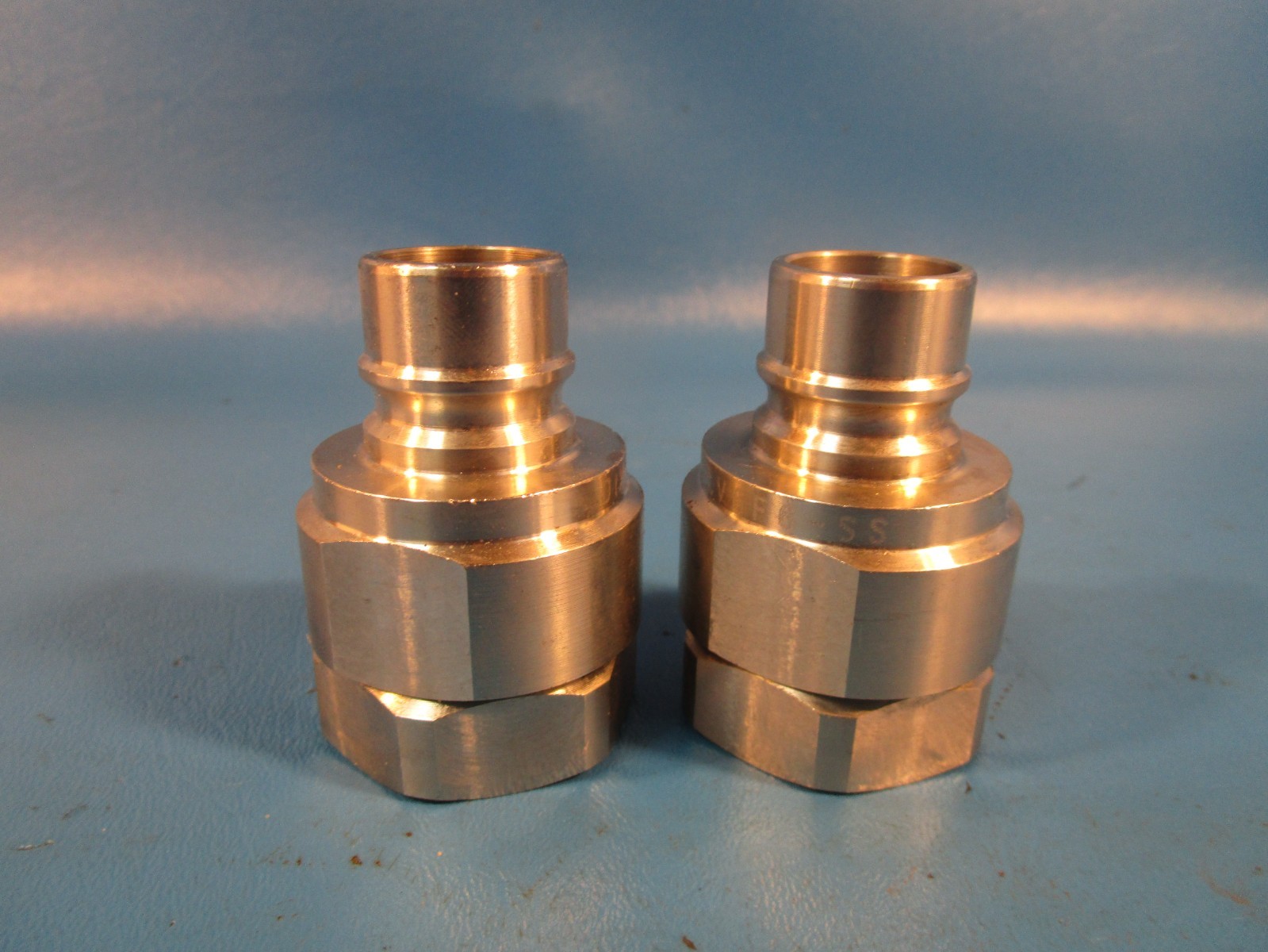 LOT OF 2 USED DIXON V6F6-ss, V-Series Hydraulic Quick Disconnect Coupling with 3
