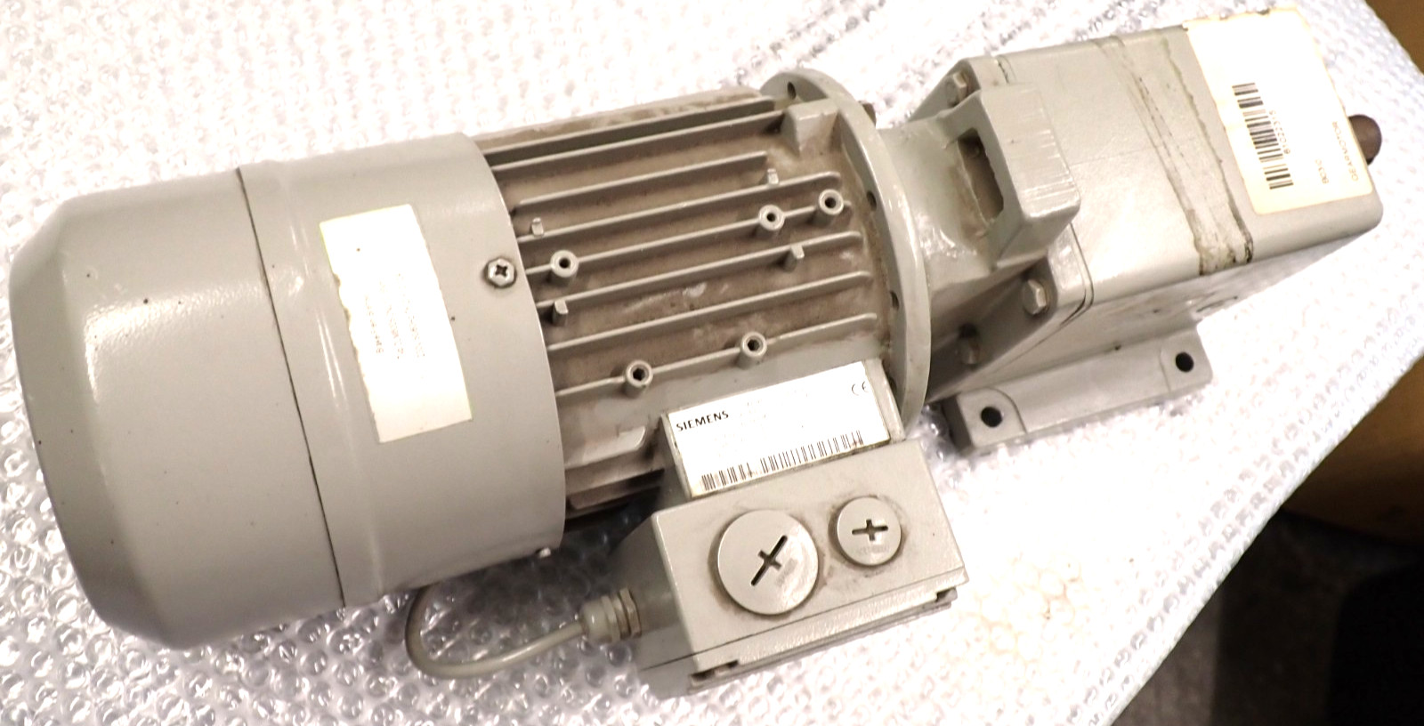 2KG11110VD06-2AD9 SIEMENS GEAR MOTOR FREE SHIPPING NEW