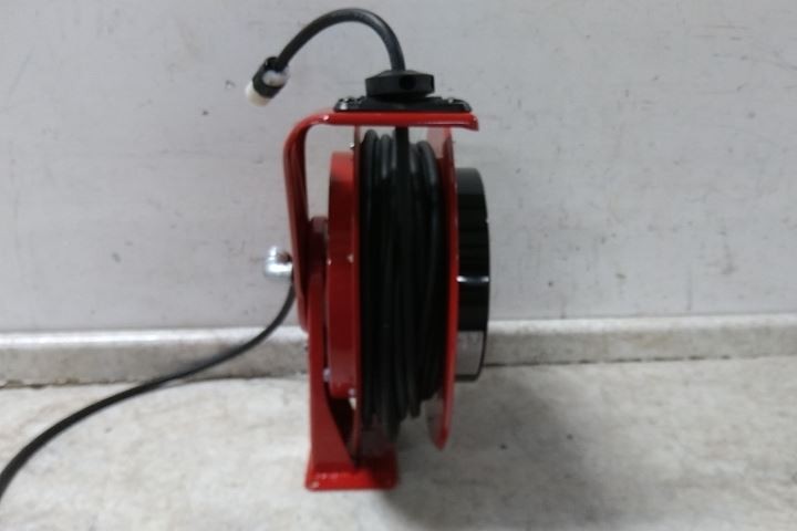 Reelcraft L 70075 123 3A 120VAC 75 Ft L Spring Retraction Extension Cord Reel