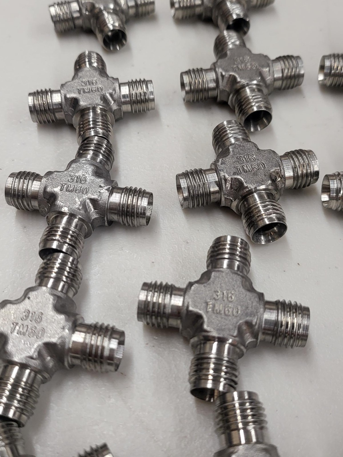 Lot of 37 Parker 4-Way Cross Fittings 316 TM60 TL17 DX3 DJF P4P Free Shipping E4