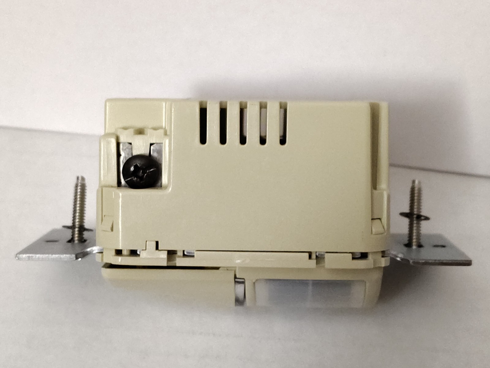 Watt Stopper WS-200-I PIR Automatic Wall Switch 120-277 VAC 60 Hz Ivory Open Box