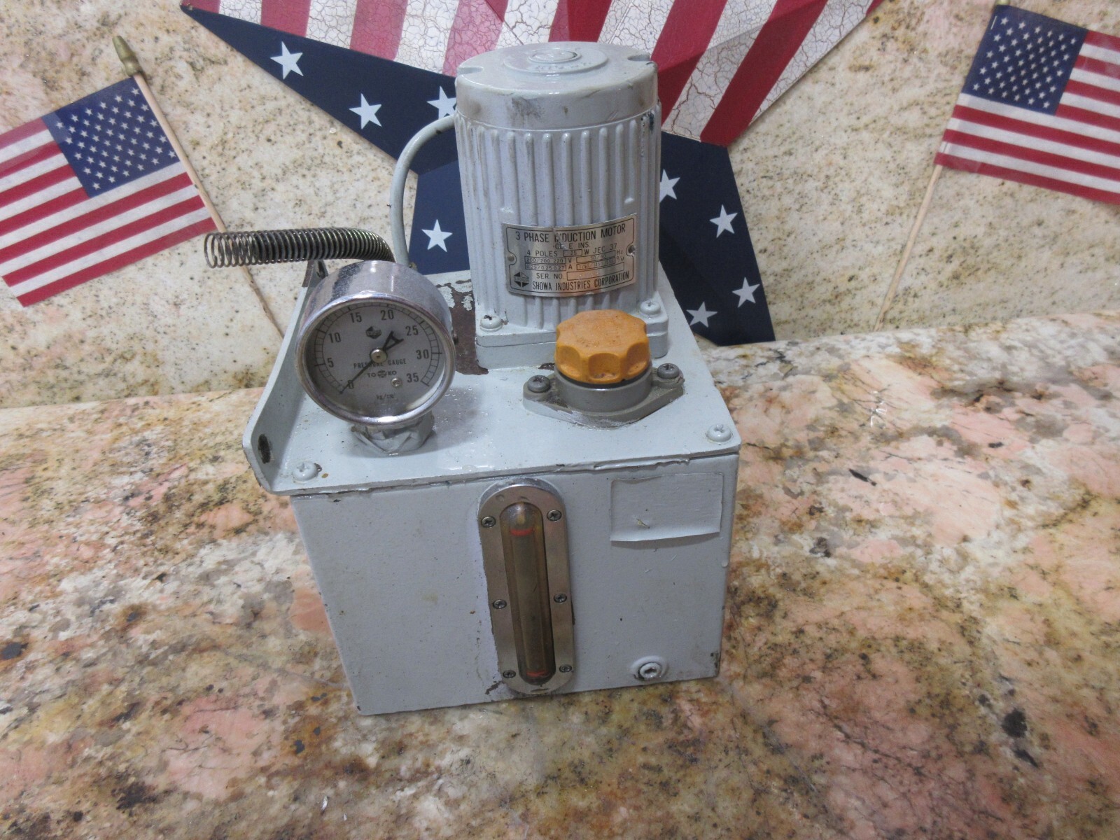 SHOWA LUBRICATOR MLB 015 W 0.15 LUBRICATION TANK PUMP SYSTEM 4 POLES 25W JEC 37