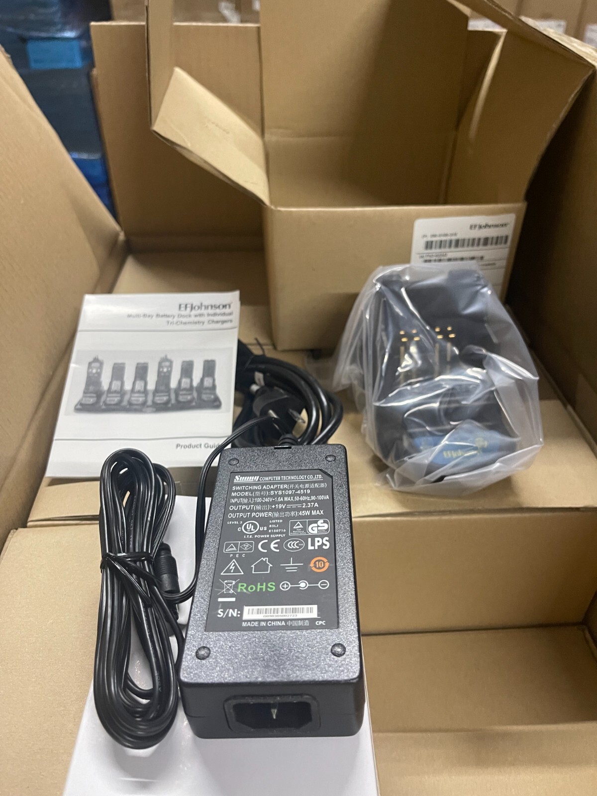 EF JOHNSON DESKTOP CHARGER Part # 250-5100-315 Charges Motorola XTS5000 XTS2500