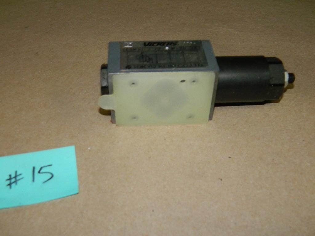 Vickers DGMXI-3-PP-8W-20-JA Pneumatic Solenoid Valve 4-Way LOT # 15