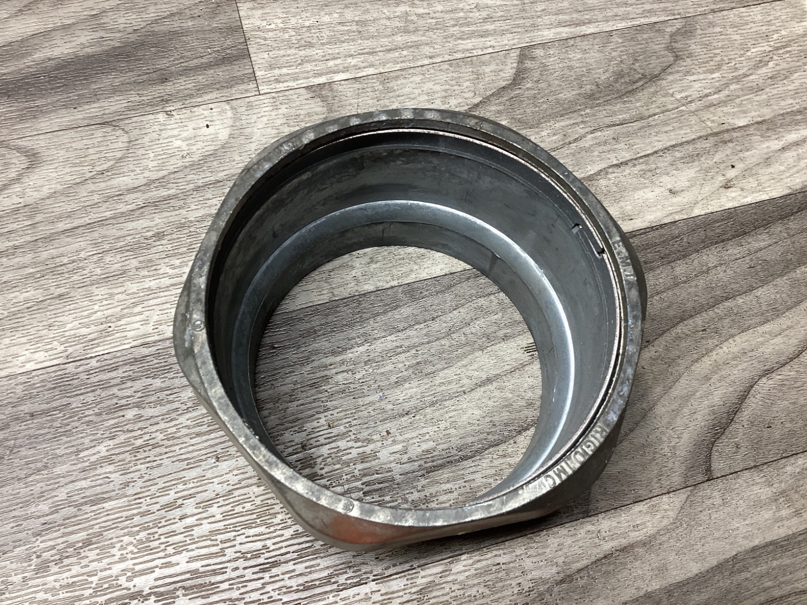 Halex Rigid EMT Conduit Compression Coupler 4″ #116D133PR5*SI