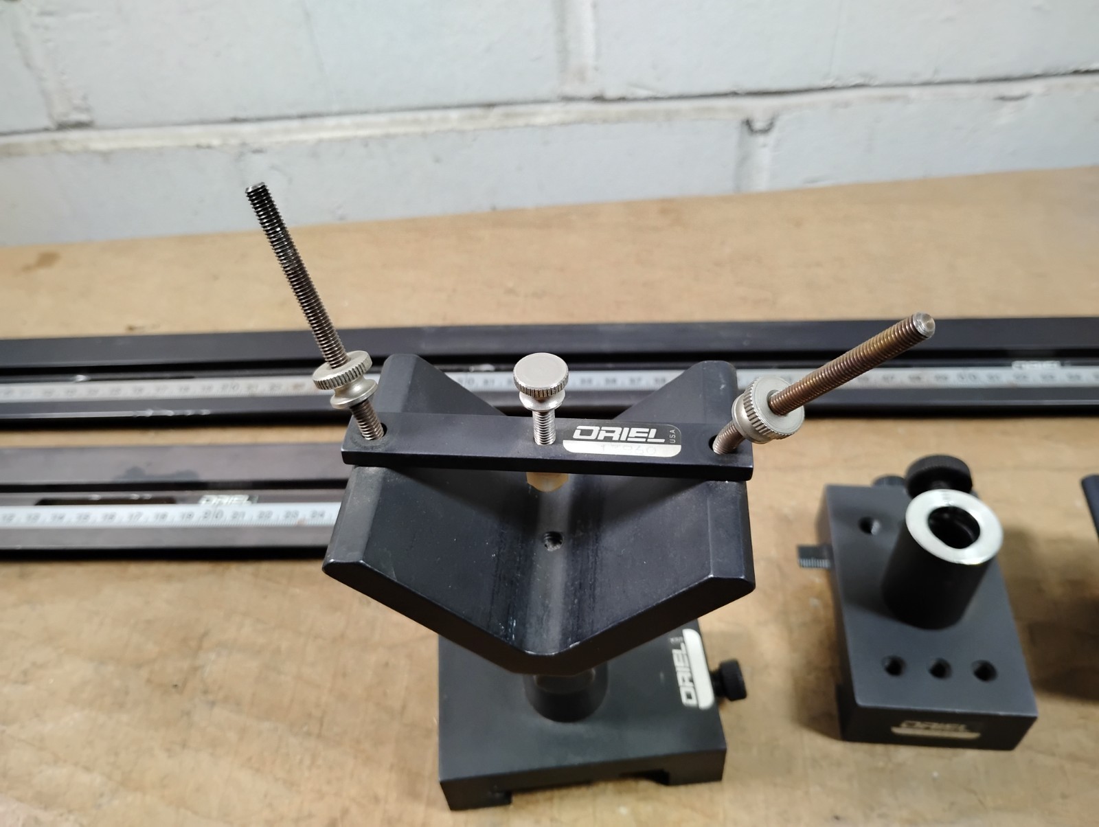 Oriel Optical Rails with Carriers – 11502 11522 11641 11670 13860