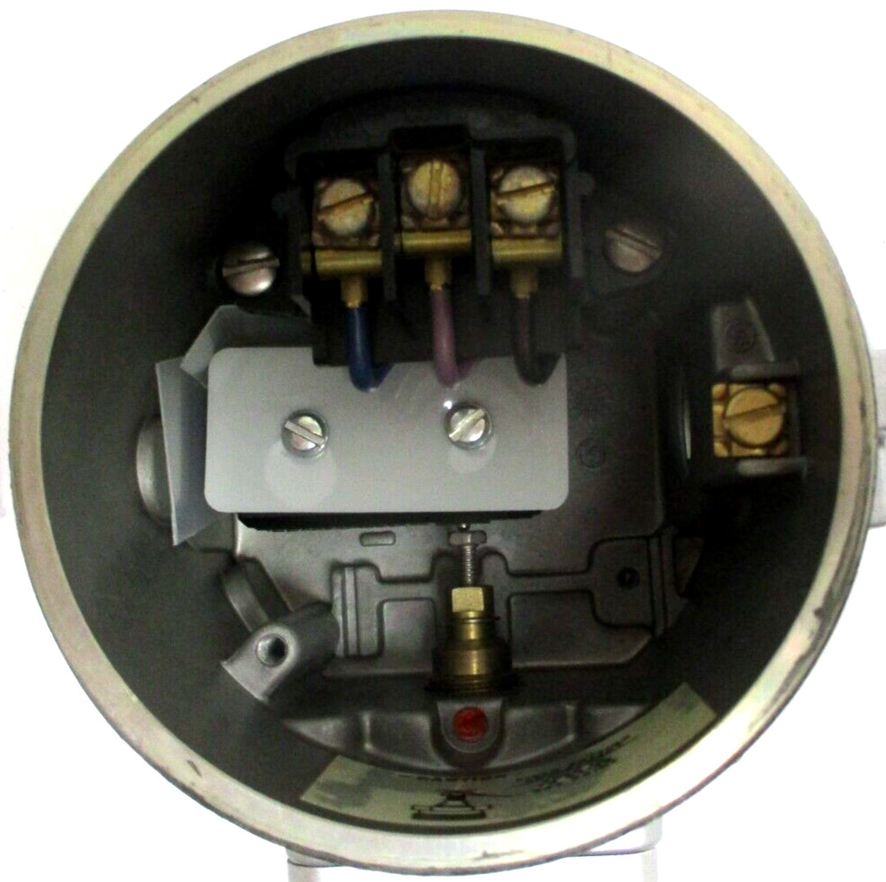 UNITED ELECTRIC CONTROL, F120-7BS, 15A 480 VAC, RANGE 0-400 F, (SILVER), SURPLUS