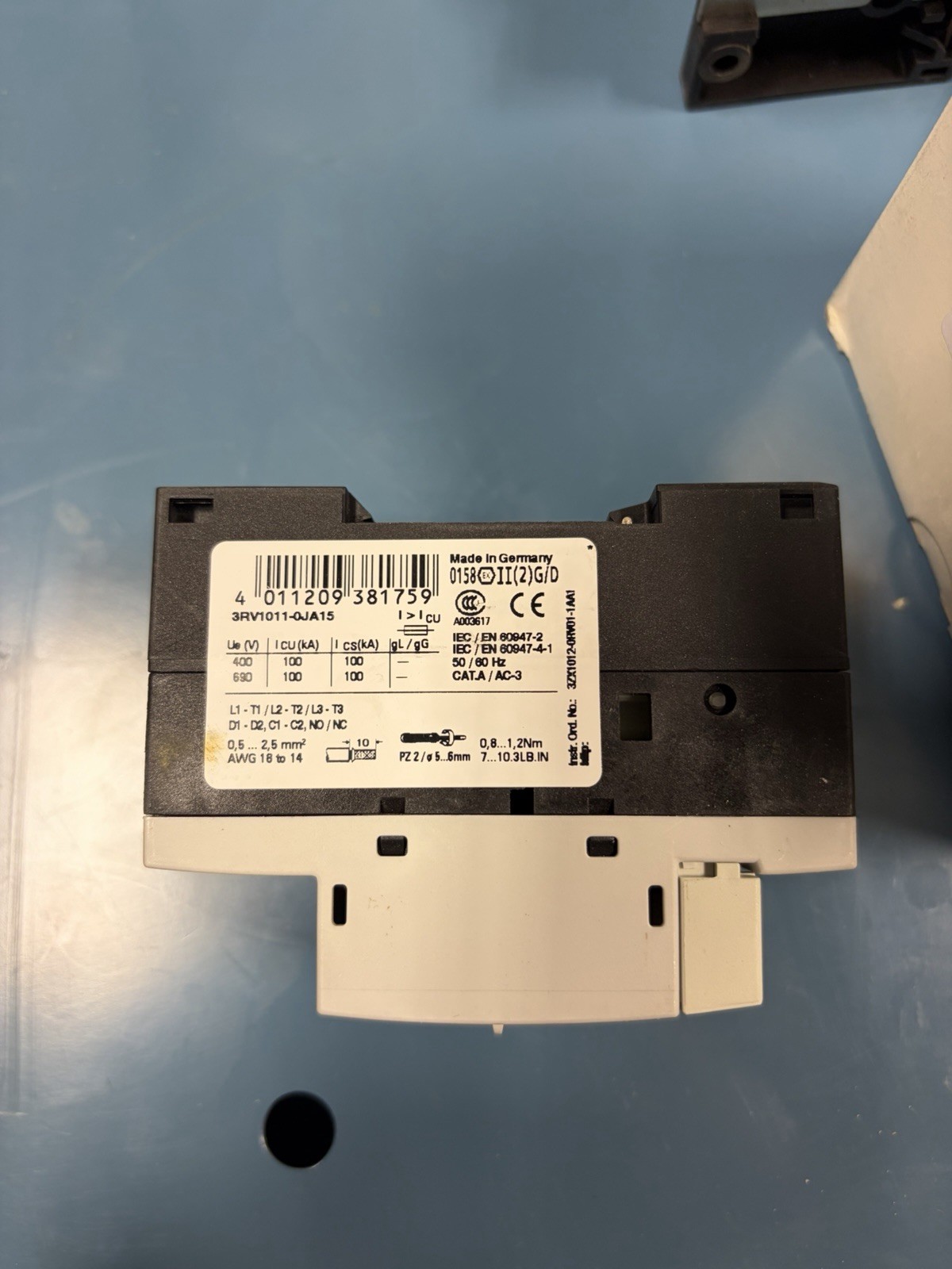 NEW Siemens 3RV1011-0AA15 2.1A Circuit Breaker 3RV10110AA15