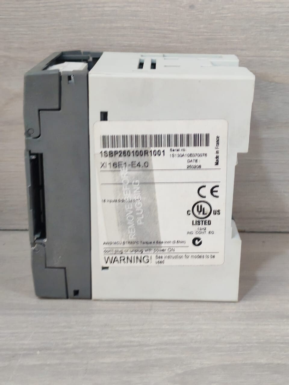 ABB XI16E1-E4.0 1SBP260100R1001 EXTENSION 16 24VDC INPUTS- NEW WITH FILTHY BOX
