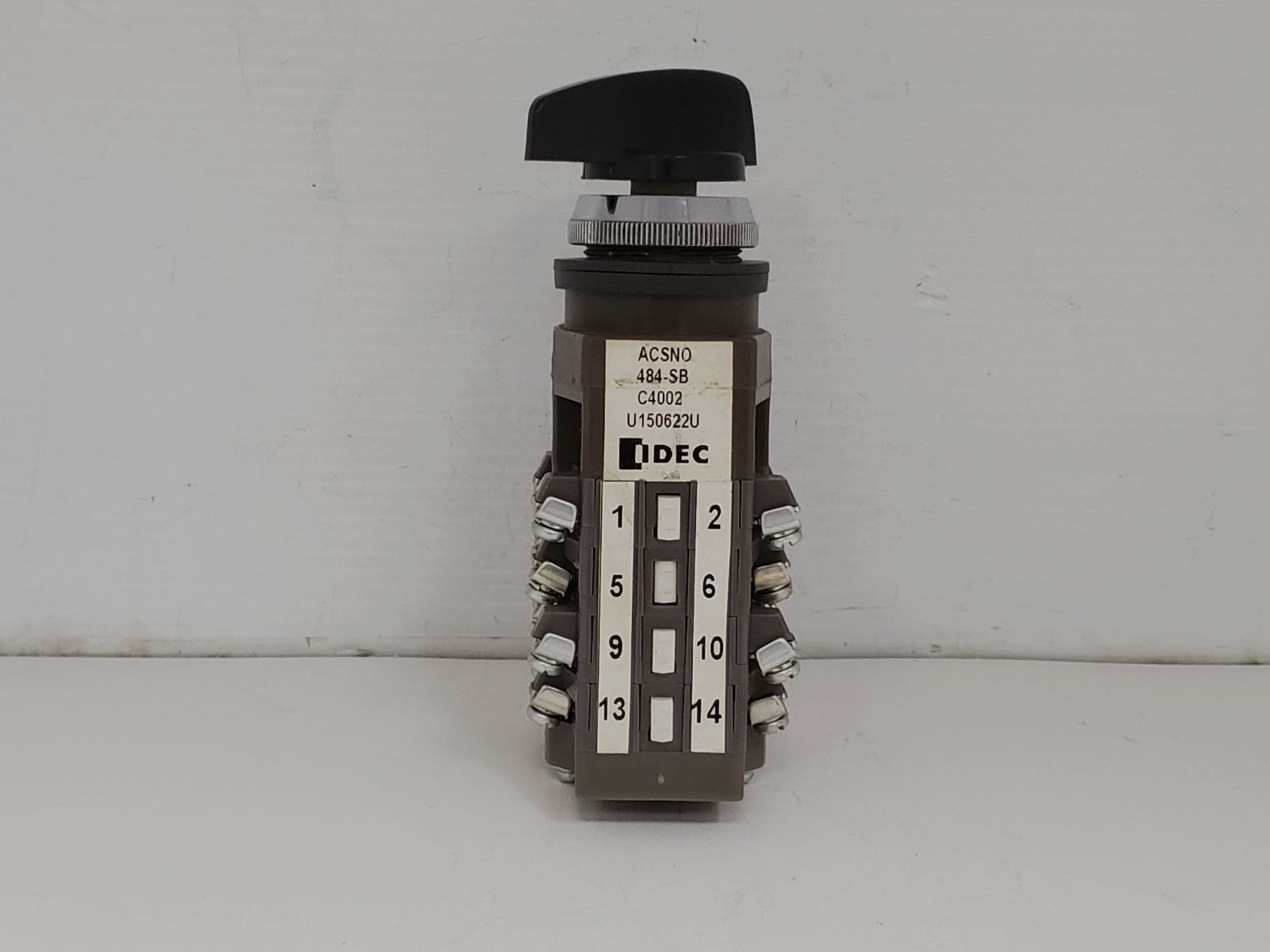 IDEC ACSNO 484-SB-C4002 CAM SWITCH 4 DECS 8 POSITION MAINTAINED NNB