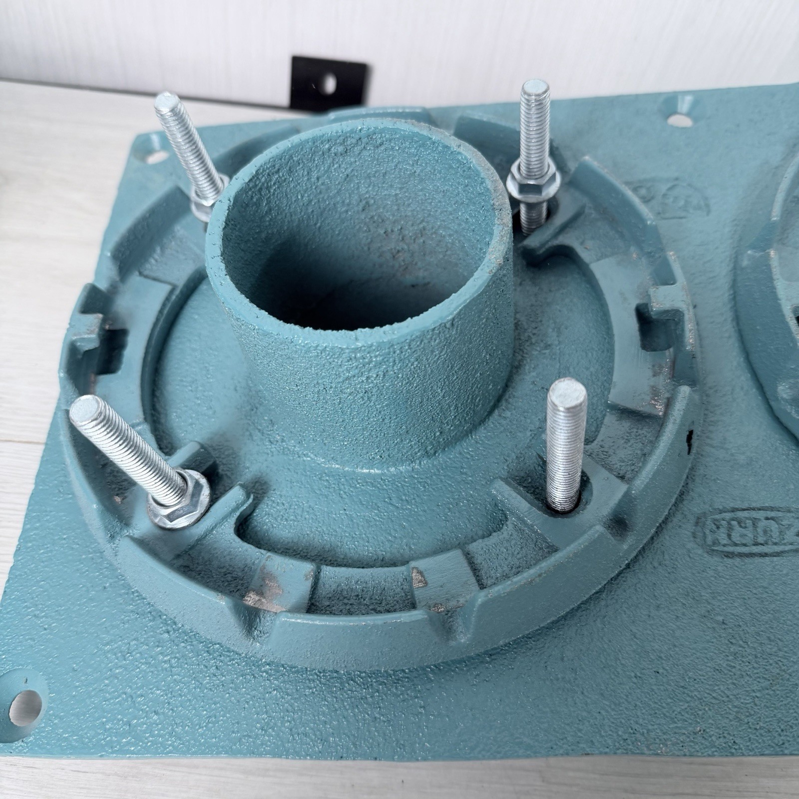 Zurn 4″ x 8-3/8″ Diameter No-Hub Cast Iron Combination Roof Drain & Overflow