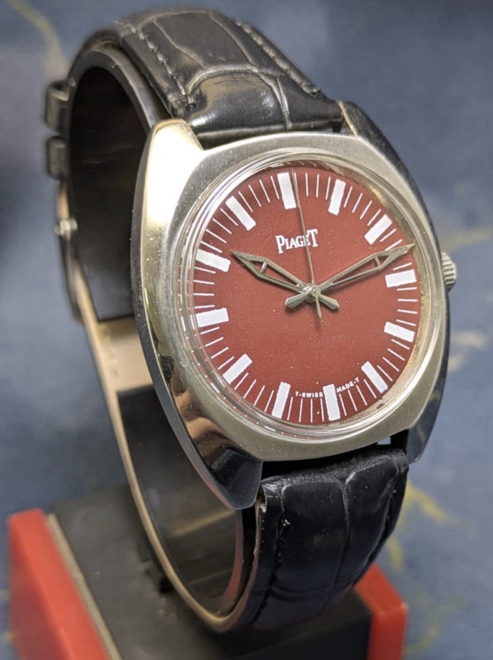 Vintage Piaget 17 Jewels Manual Winding Swiss Made Men’s Watch Red Dial