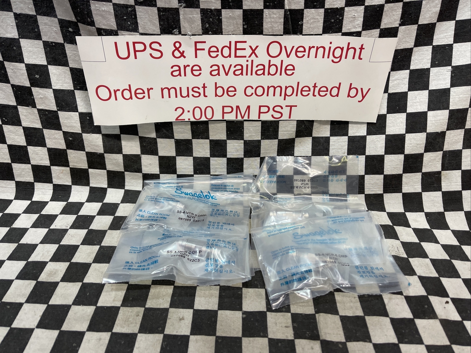 SWAGELOK SS-4-VCR-6-DMP, SS4VCR6DMP, Double Male Union Body 1/4″, LOT OF 4#132V8