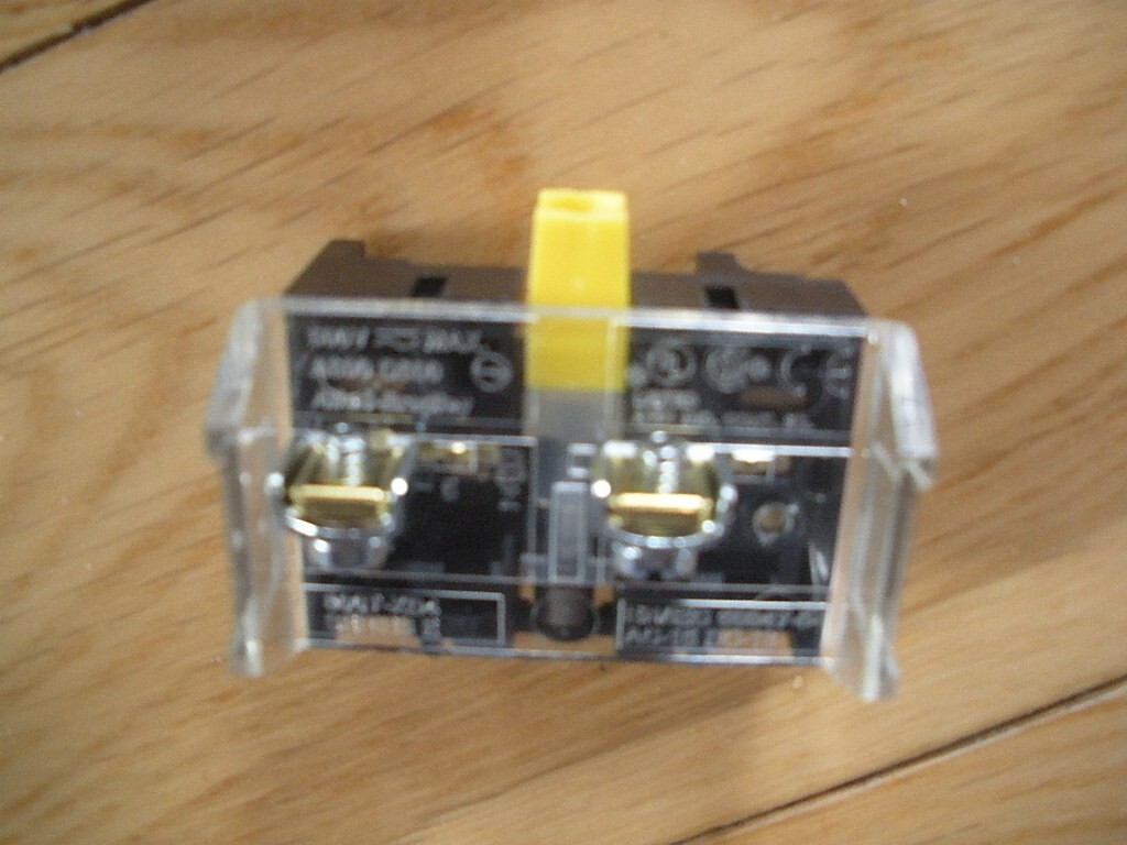 NEW ALLEN BRADLEY, 800TC-N374 MODULE + NEW 800T-XD4 SER E.