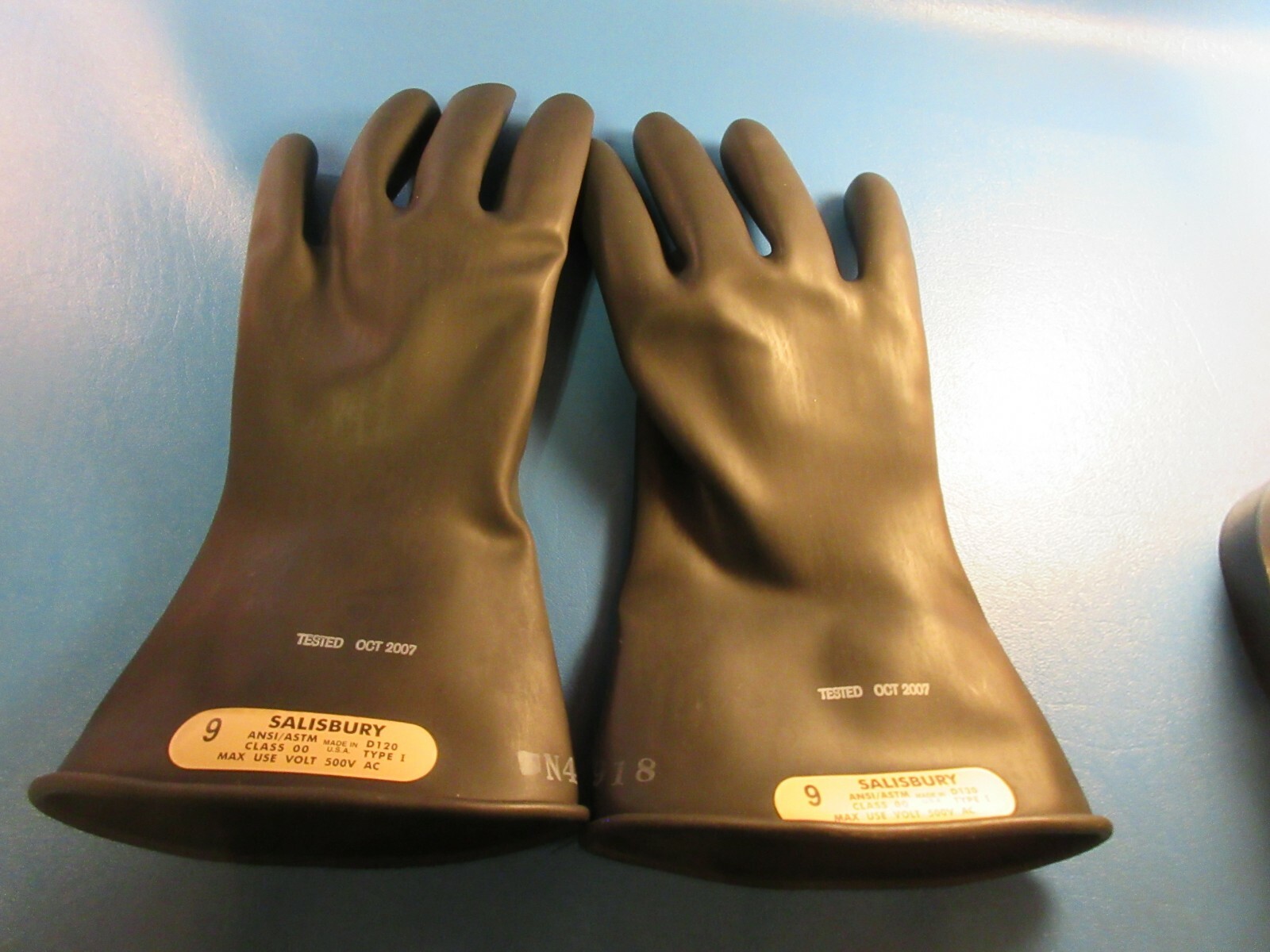 Salisbury E0011B/9 Black Lineman’s Gloves, Size 9, 500 Volts AC Class 00
