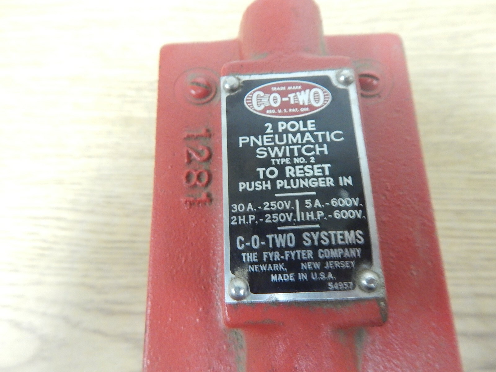 FYR-FYTER C-O-TWO 54957 Pneumatic Switch No. 2 1281 *FREE SHIPPING*