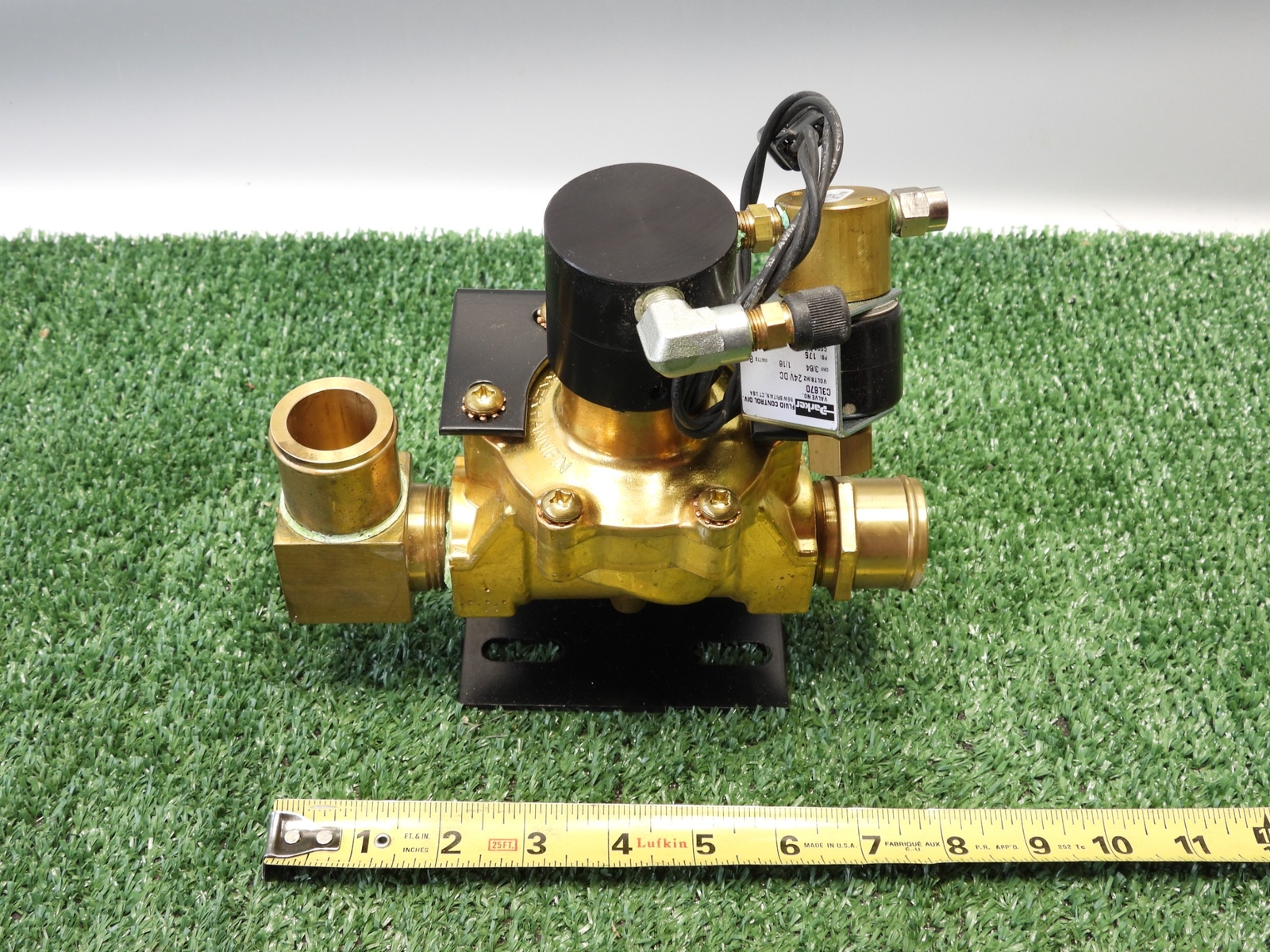 Parker Hot Water Heater Valve, 24V Solenoid, 1-3/8″ Hose Connections, Brass