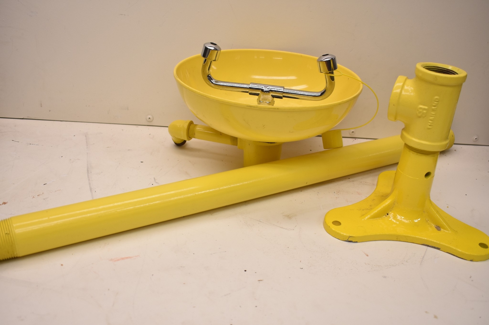 Bradley Eyewash Station Pedestal Mounted S19-220 131-059 Base 4ft