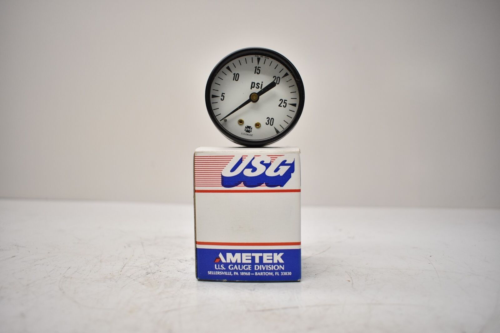 Ametek USG P500 Pressure Gauge 0-30 PSI 2″ Face 1/4″ NPT