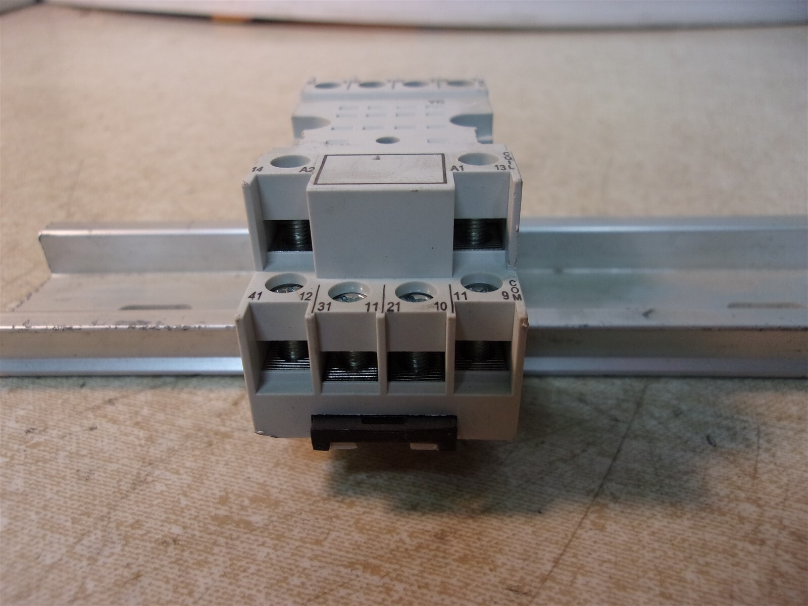 Allen Bradley 700-HN103 Relay Socket Terminal Rail Assembly *FREE SHIPPING*