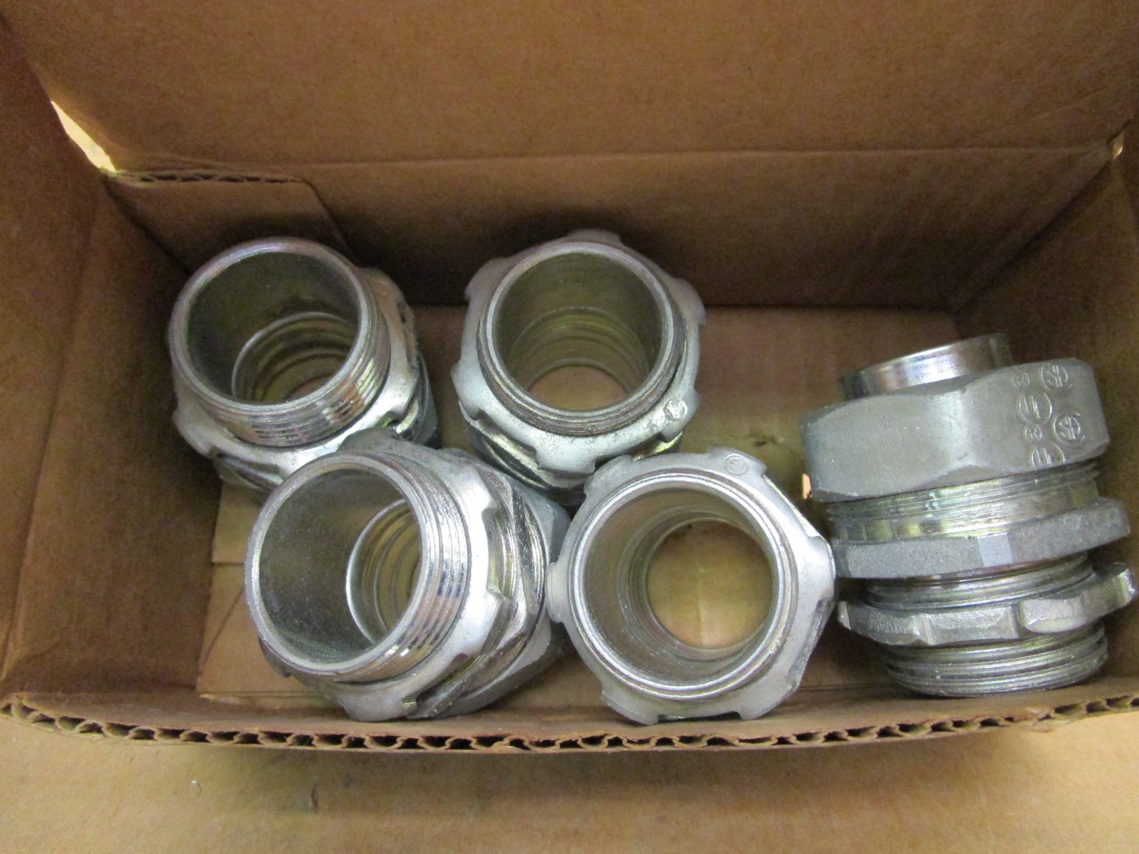 New Open Box of 5 Pieces Appleton ST-100 1″ “ST” Series Connectors 51383LR