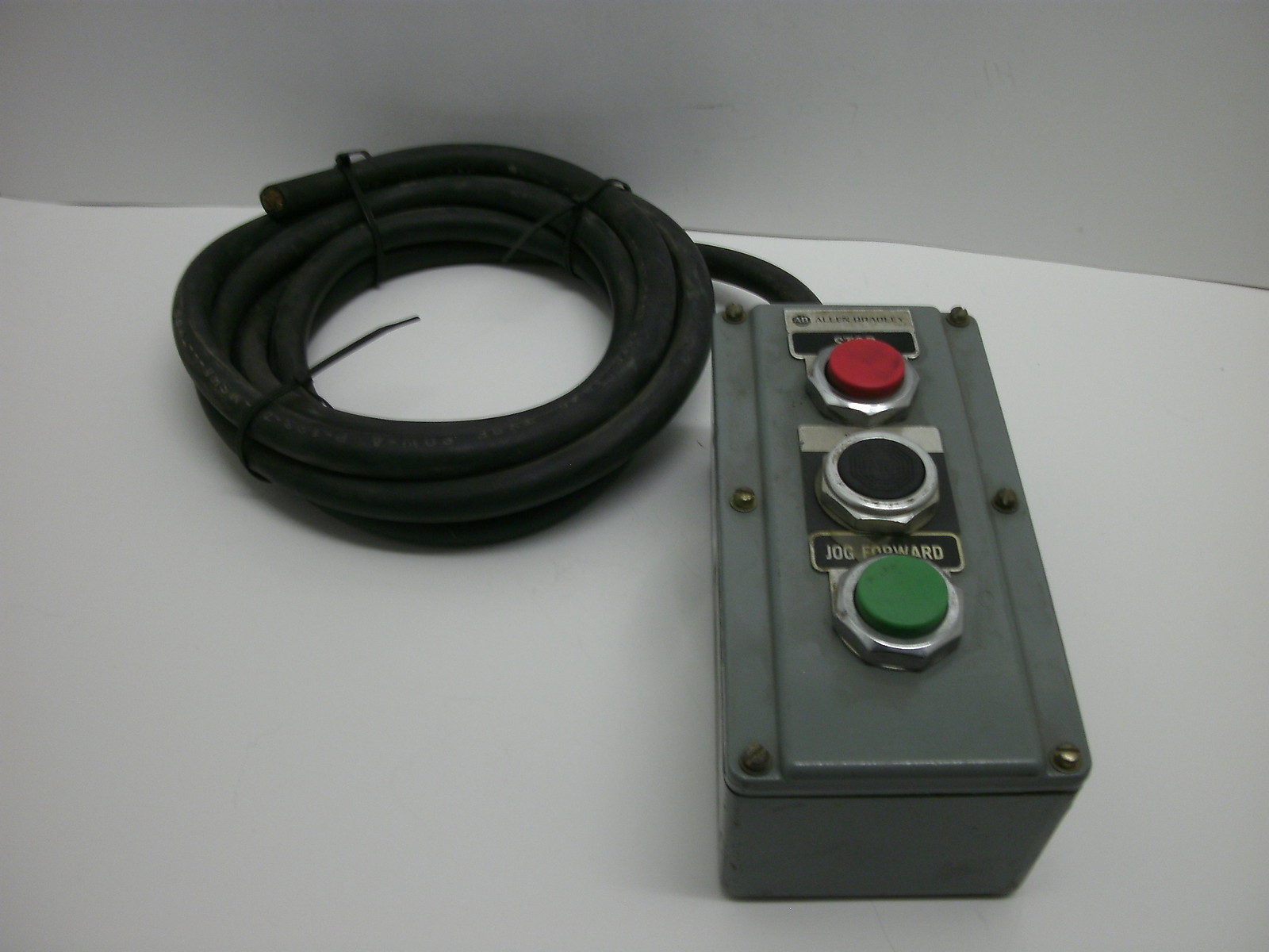 ALLEN BRADLEY 3 BUTTON CONTROL STATION W/3 PUSH BUTTON MOMENTERY SWITCHES