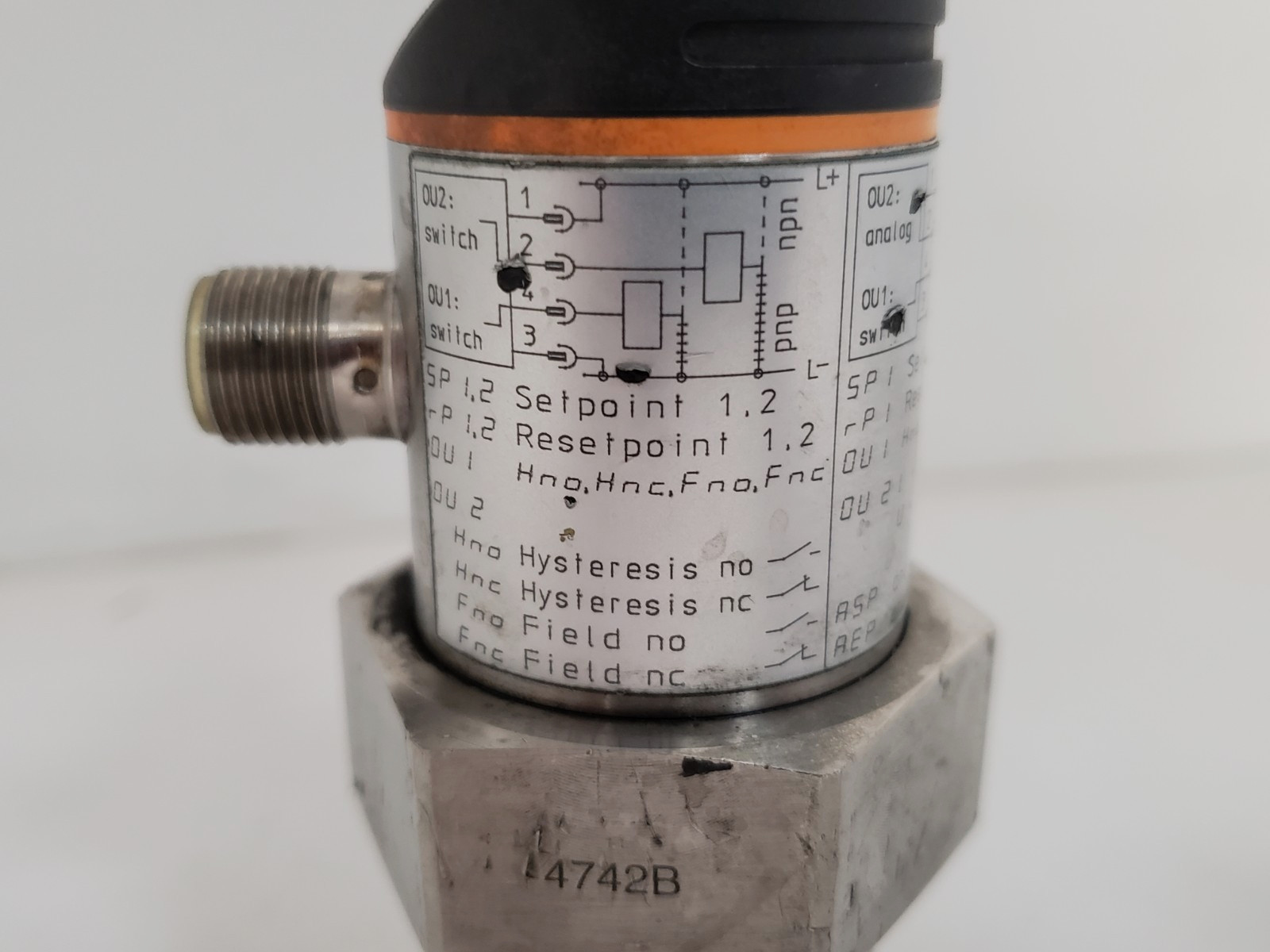 IFM ELECTRONIC PF2653 PRESSURE SWITCH -1-25 BAR -15-363 PSI 20-30 VDC PNP/NPN