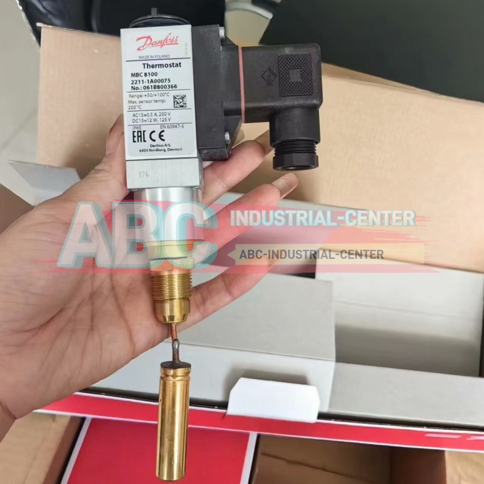 Danfoss 061B800366 MBC8100 thermostat#1pcs new in box