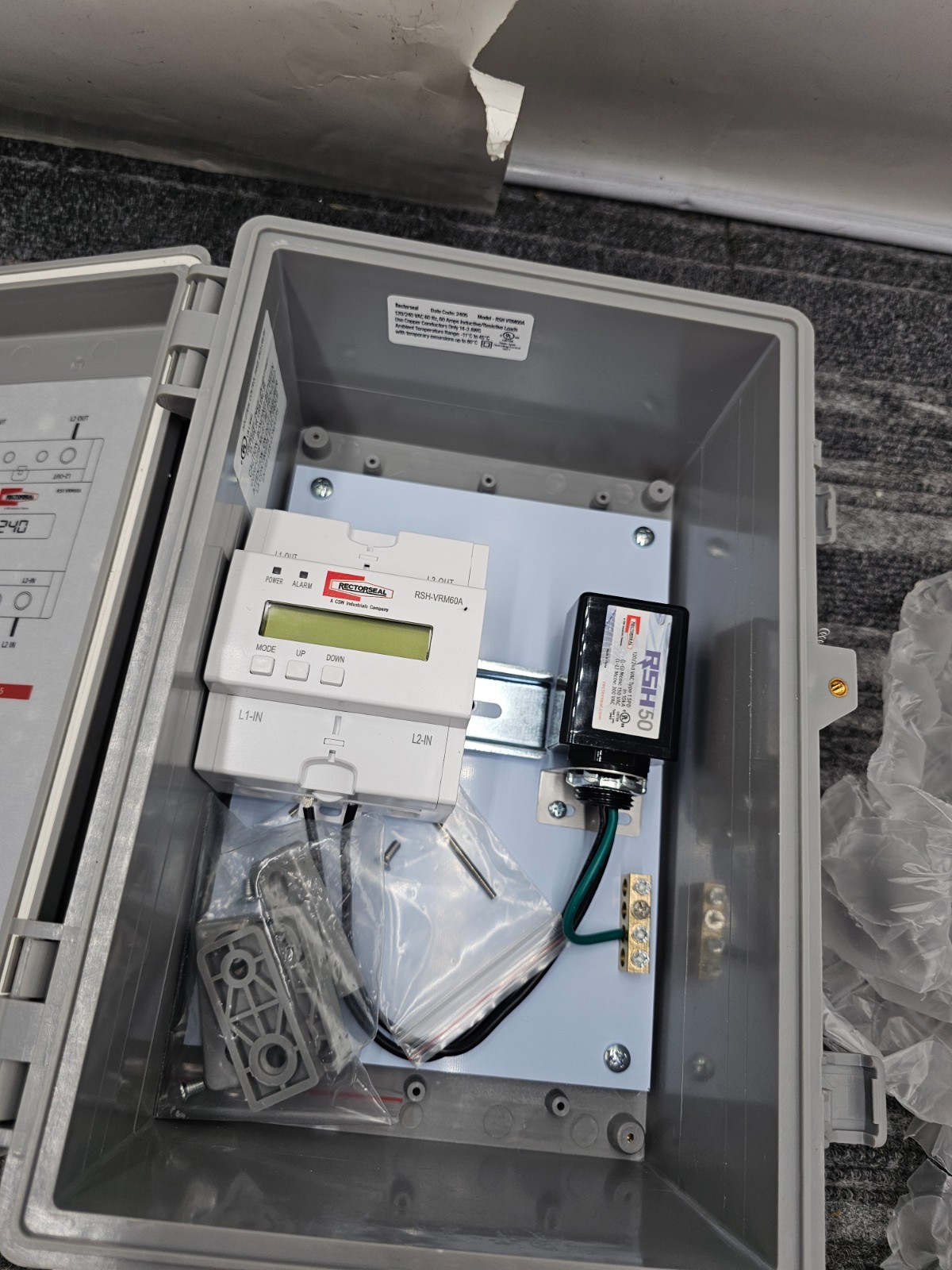 RECTORSEAL RSH-50 VRM KIT: Surge Protector & Voltage Range Monitor 120/240VAC