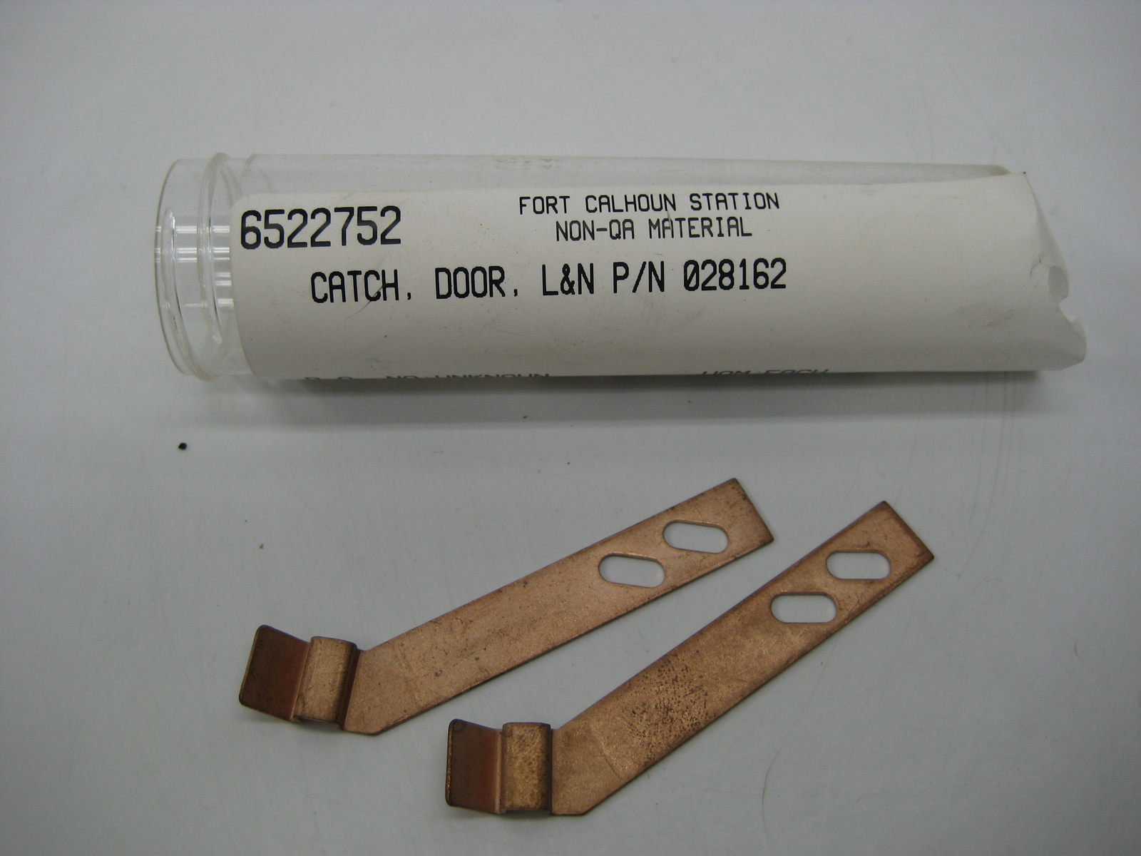 L&N 028162 DOOR CATCH LOT OF 2 NSNP