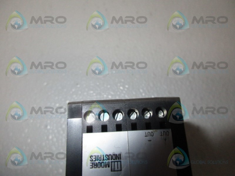 MOORE ECT/4-20MA/10-50MA/117AC-TX SIGNAL ISOLATOR COVERTER UNMP