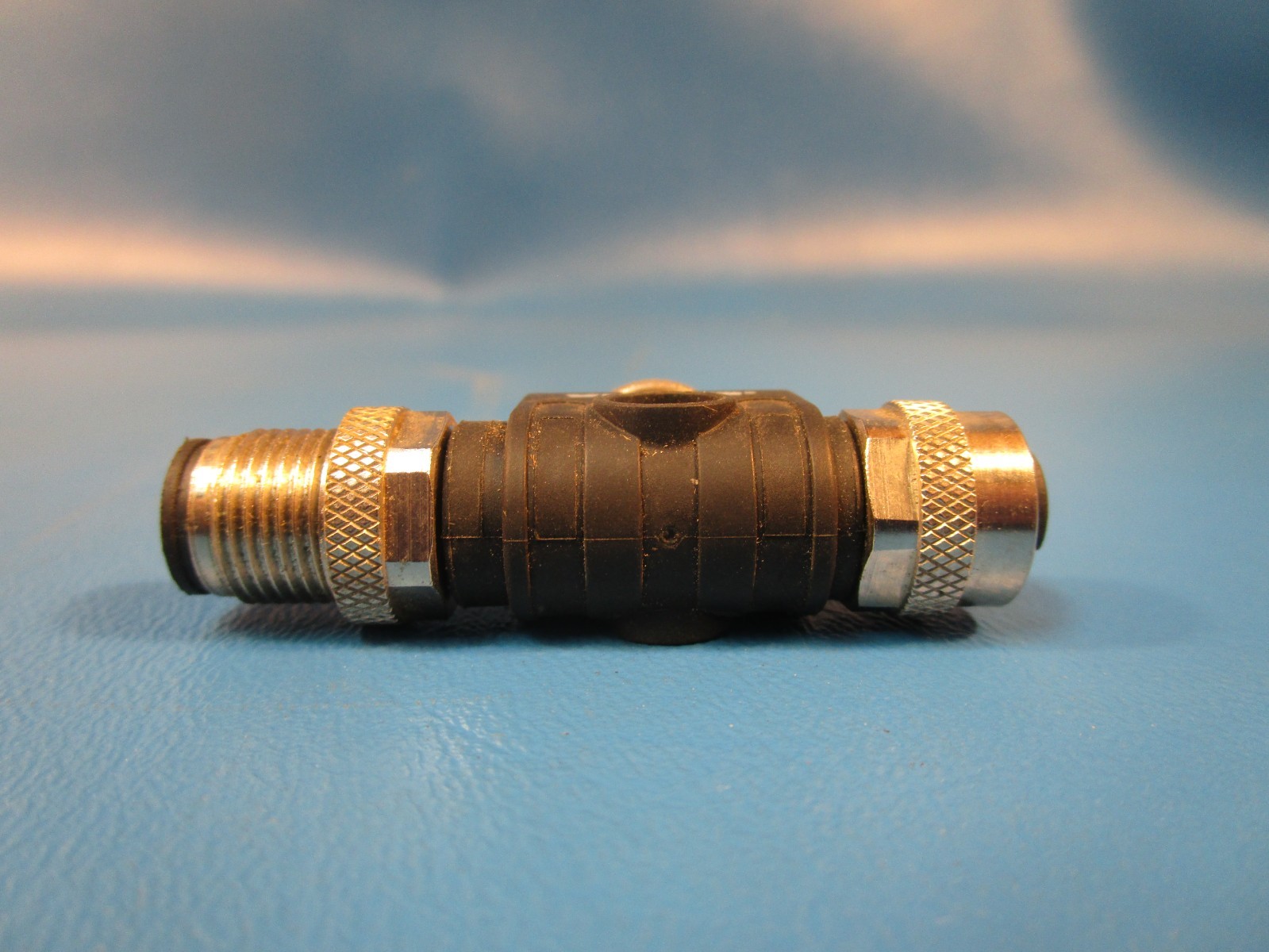 ESCHA 8011661/3334101, M12 Tee Connector, 60V, 2-M12 FEM, 1-M12 5 Pole Male