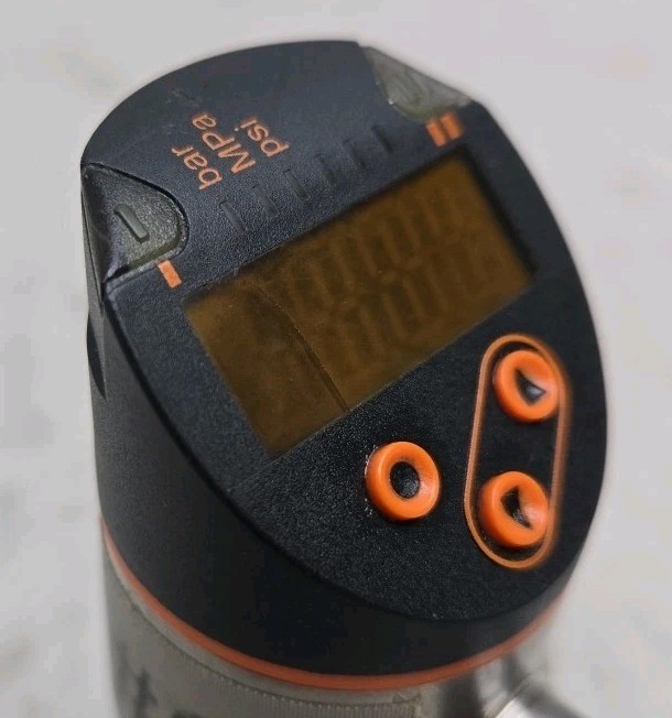 IFM PN7070 Pressure Sensor w/ Display 18-30Vdc 80MPa 0-400 Bar Used *READ*