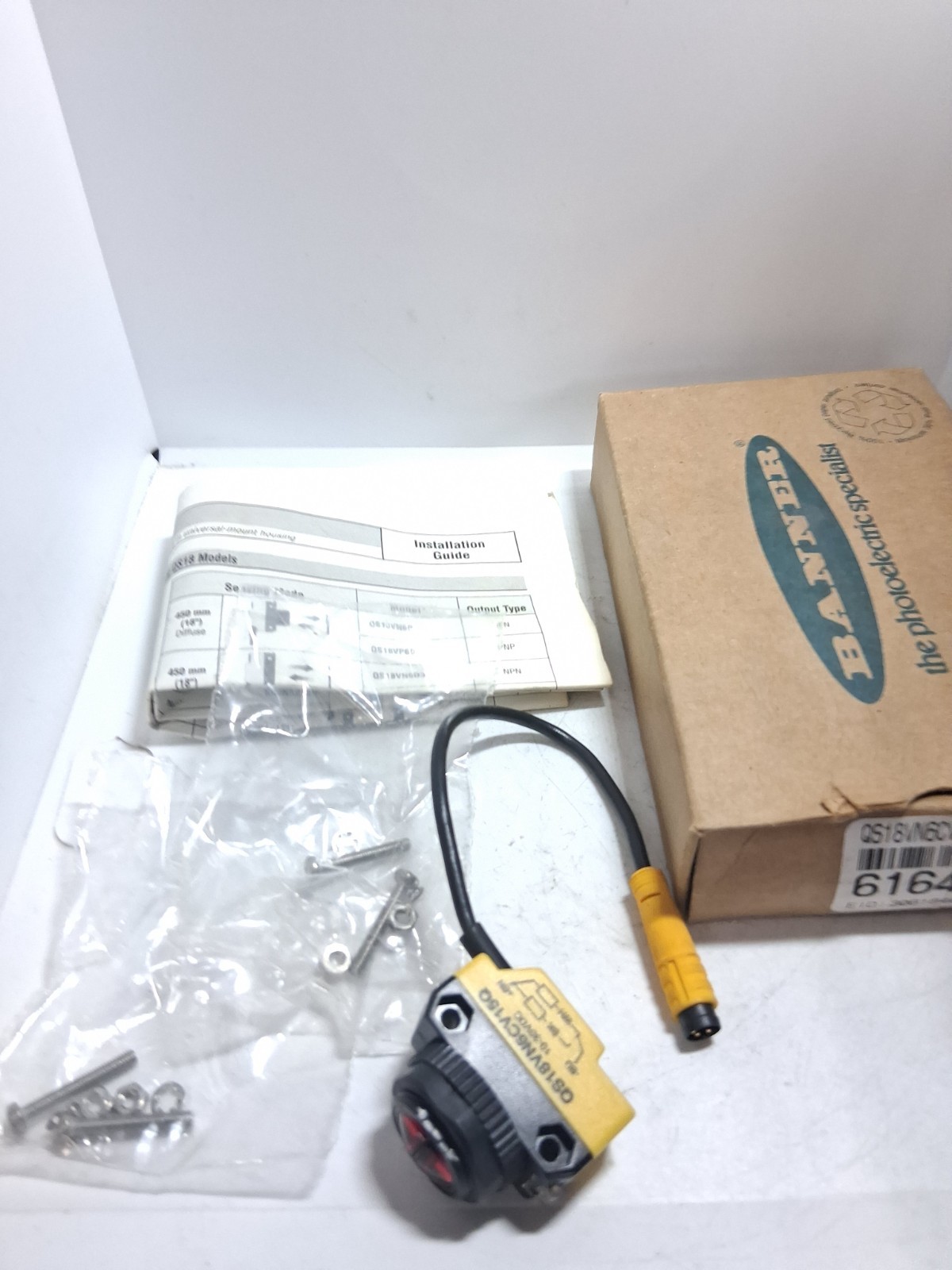 BANNER QS18VN6CV15Q PHOTOELECTRIC SENSOR 10-30VDC LED NPN (61640) NIB