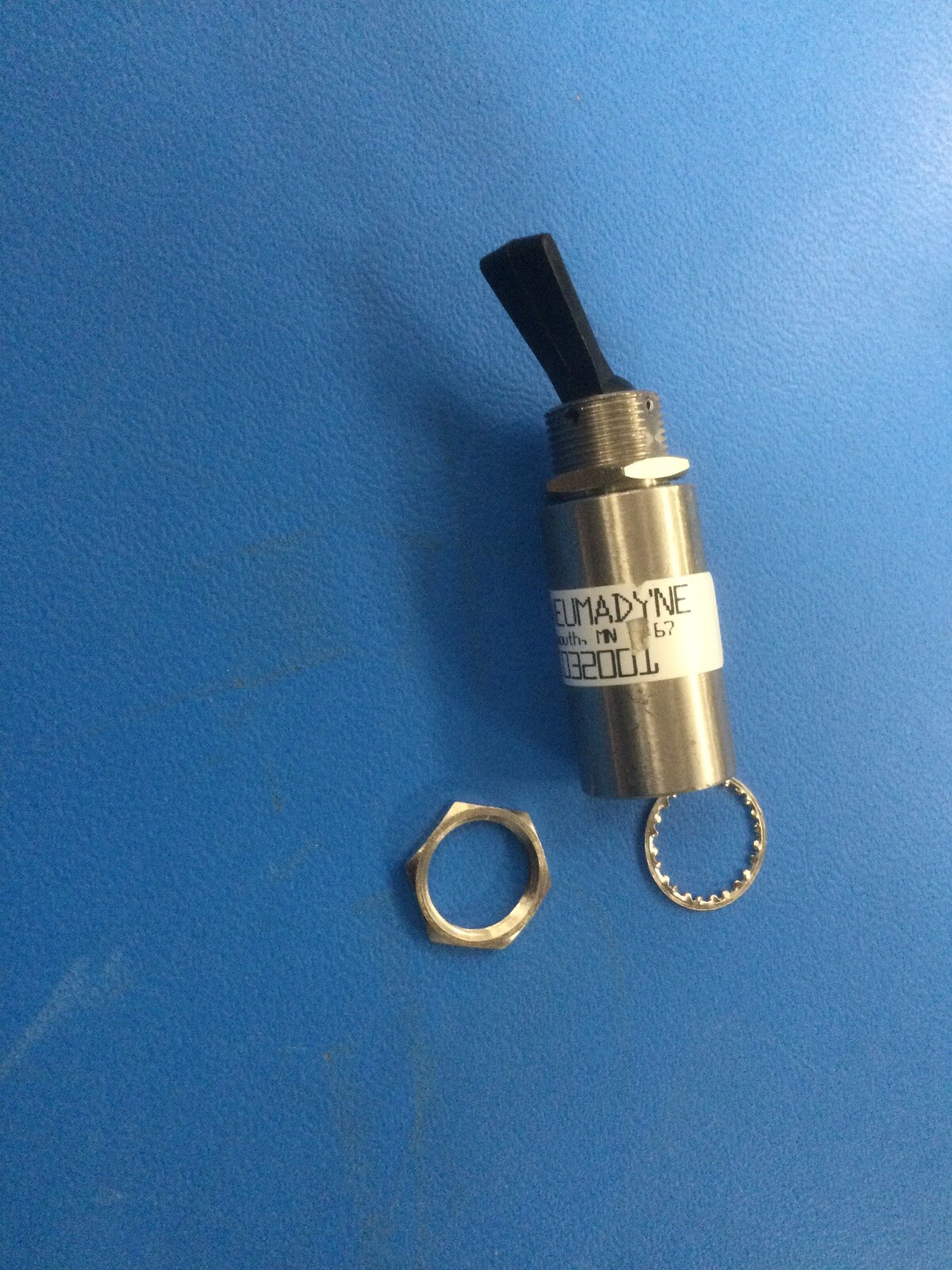 301050-001 Pneumadyne MNL 2-3 way Toggle Switch