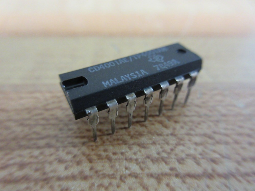 Texas Instruments CD4001AE Integrated Circuit