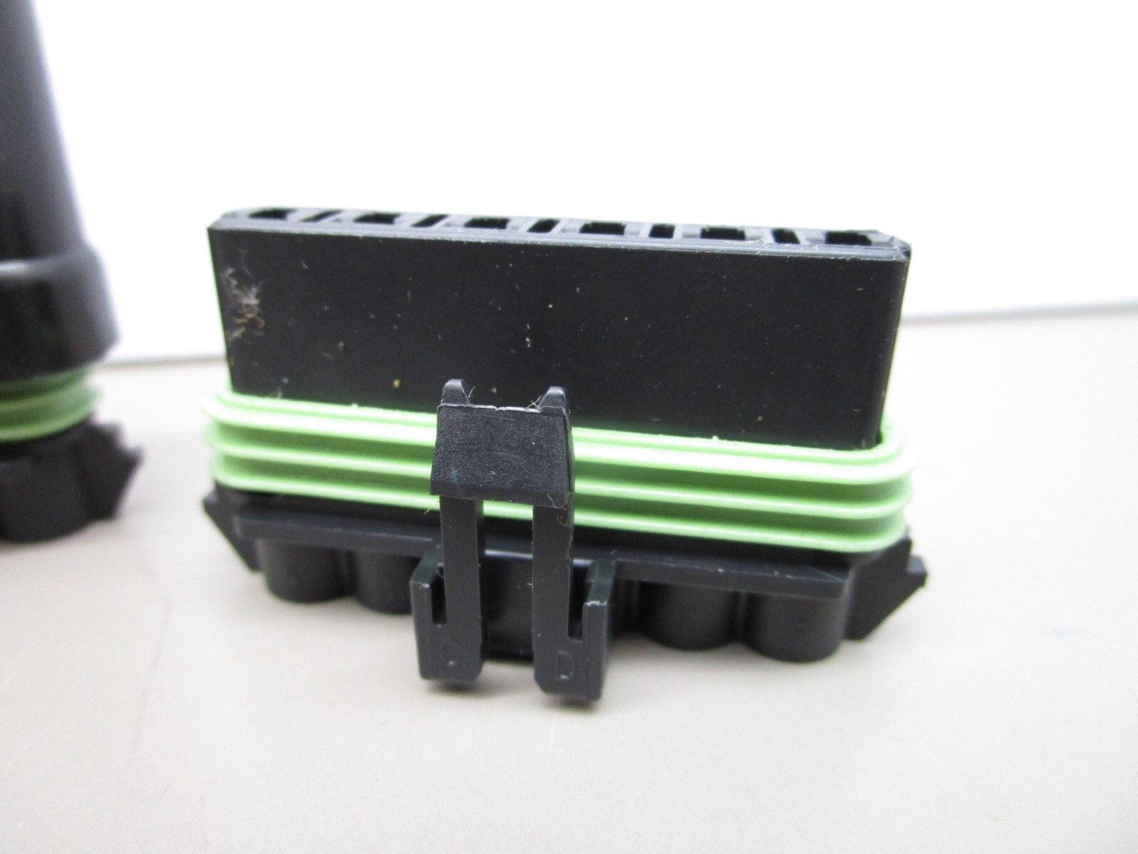 x2 Delphi Metri-Pack 280 Black 6 Way Sealed Female Connector with Cap 405051