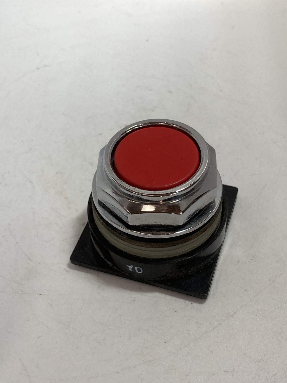 GENERAL ELECTRIC CR104PBG00R1 PUSHBUTTON OPERATOR RED FLUSH 30MM