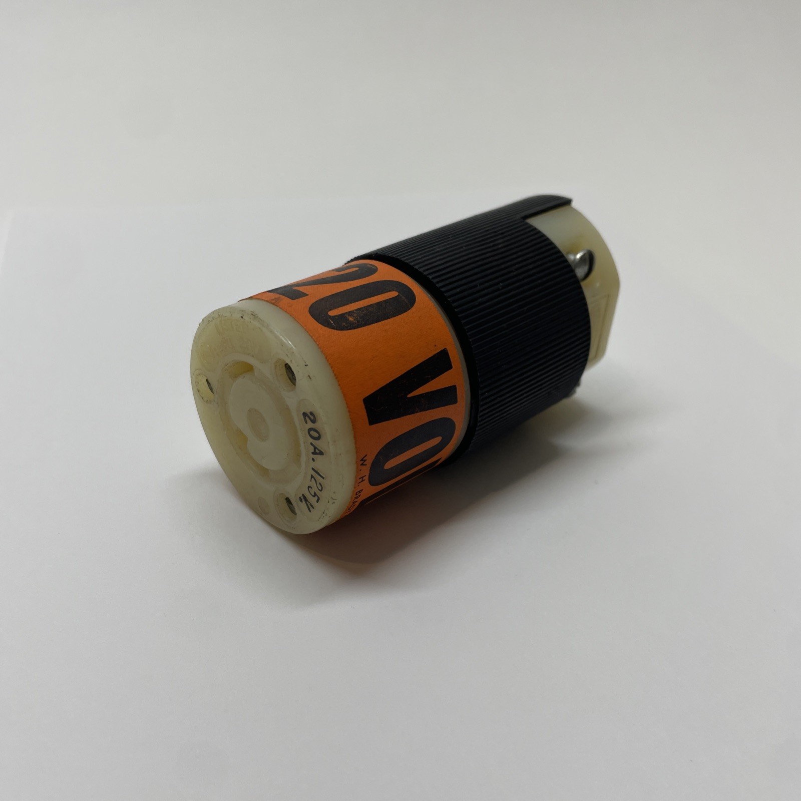 Hubbell 231A 20A 125V TWIST LOCK PLUG