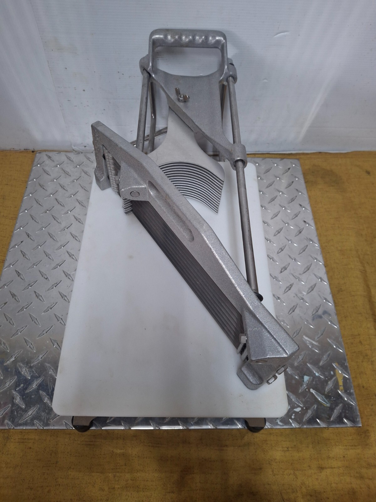 Vollrath Lincoln 0643N Redco Tomato Pro Slicer 3/16 inch Cut Straight Blade